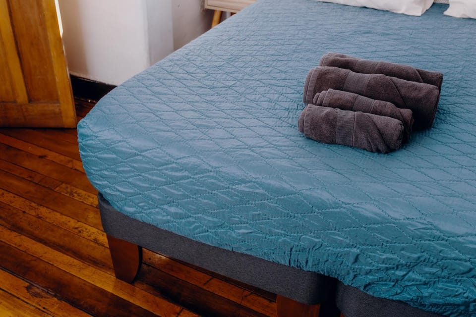 Bed, towels