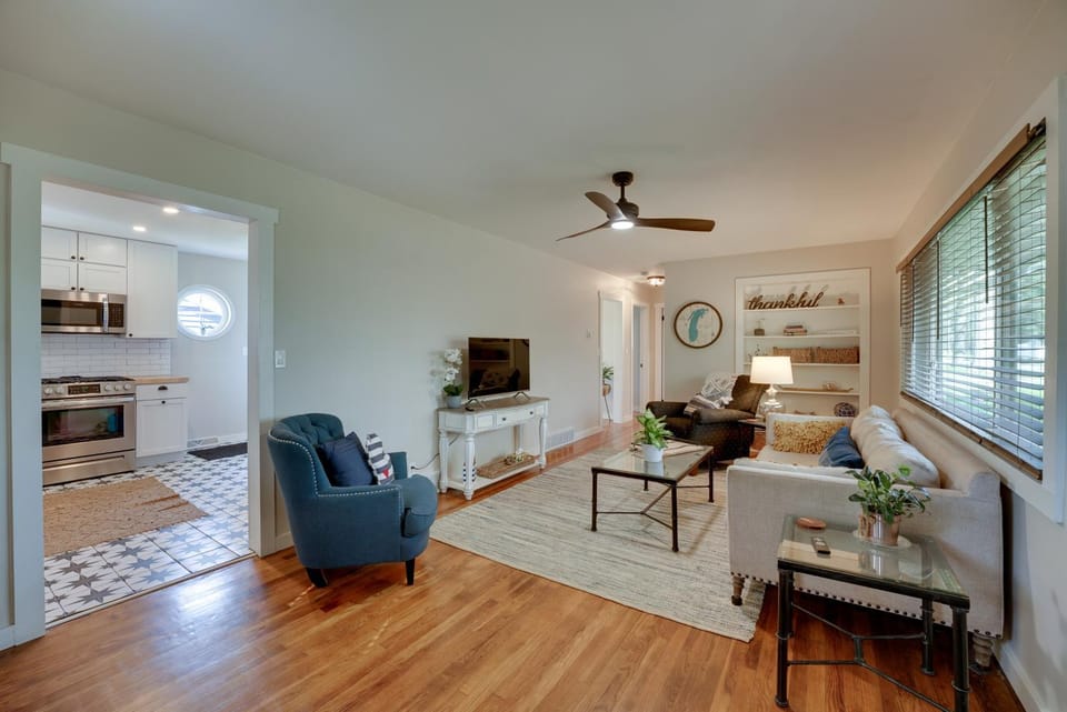 Walk to Beach: Lake Michigan Getaway! House in Beachwood Bluffton