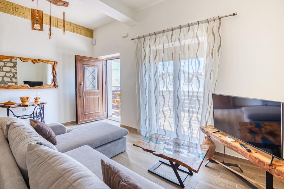 Communal lounge/ TV room, TV and multimedia, Living room, Seating area