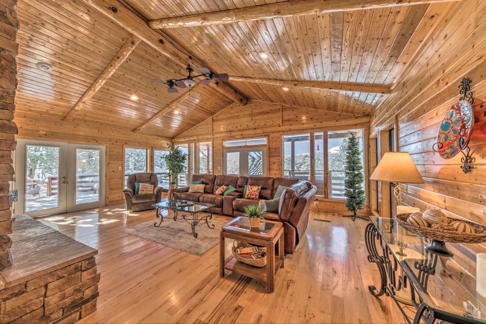 Spacious Ruidoso Home w/ Hot Tub & Fireplaces House in Ruidoso