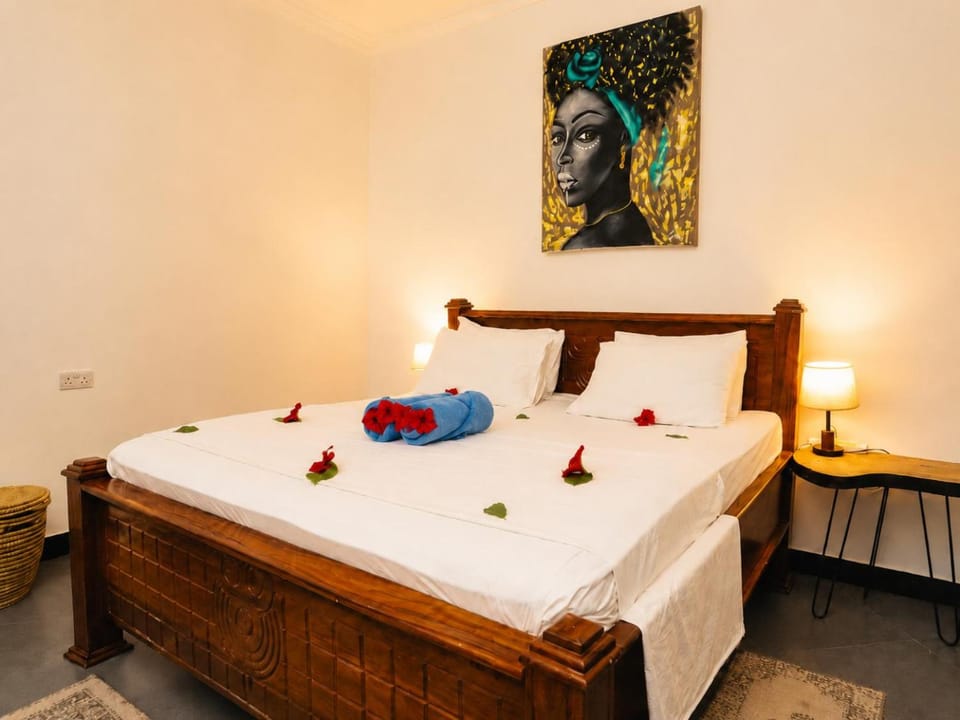 Bed, Photo of the whole room, Decorative detail, Bedroom, towels
