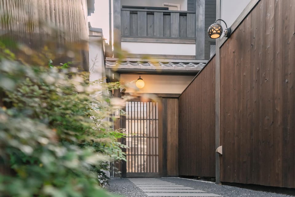 Property building, Facade/entrance, Day