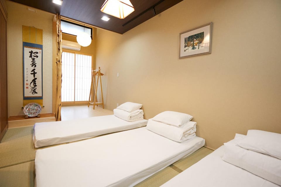 Bed, Photo of the whole room, Decorative detail, Bedroom, air conditioner