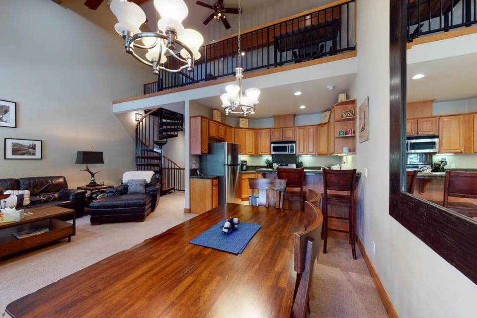 Snow Porch Apartment in Truckee