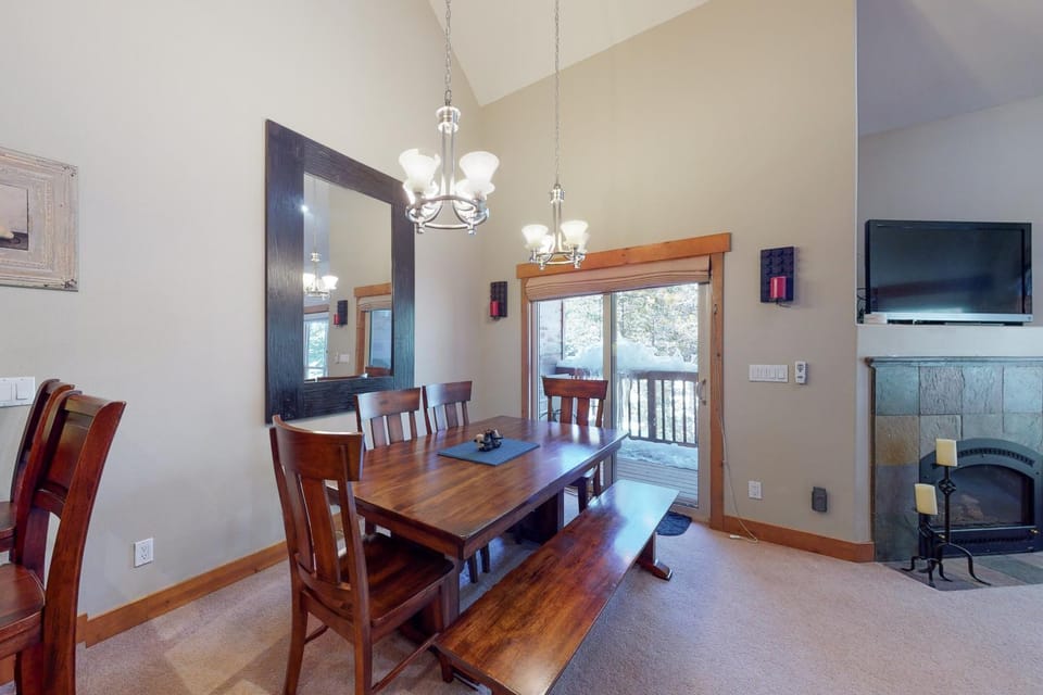Snow Porch Apartment in Truckee
