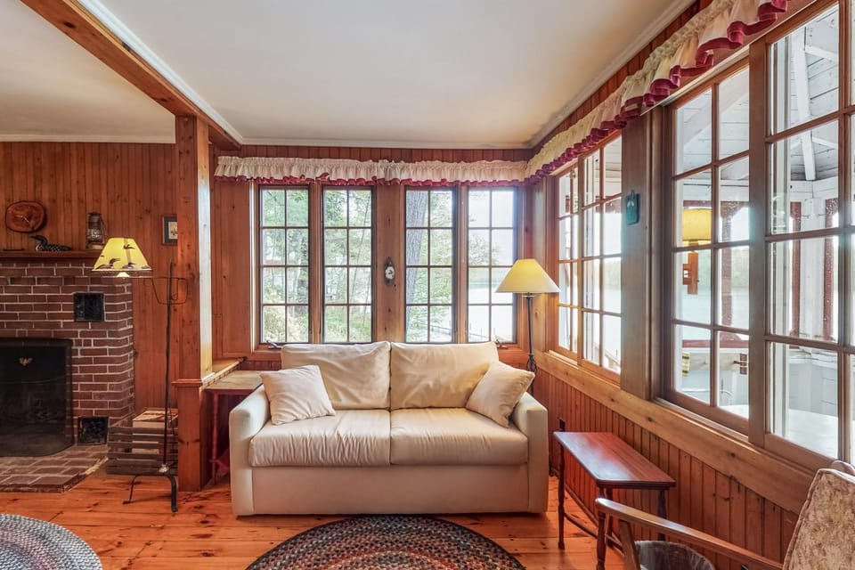 Boulder Pointe Cottage House in Casco