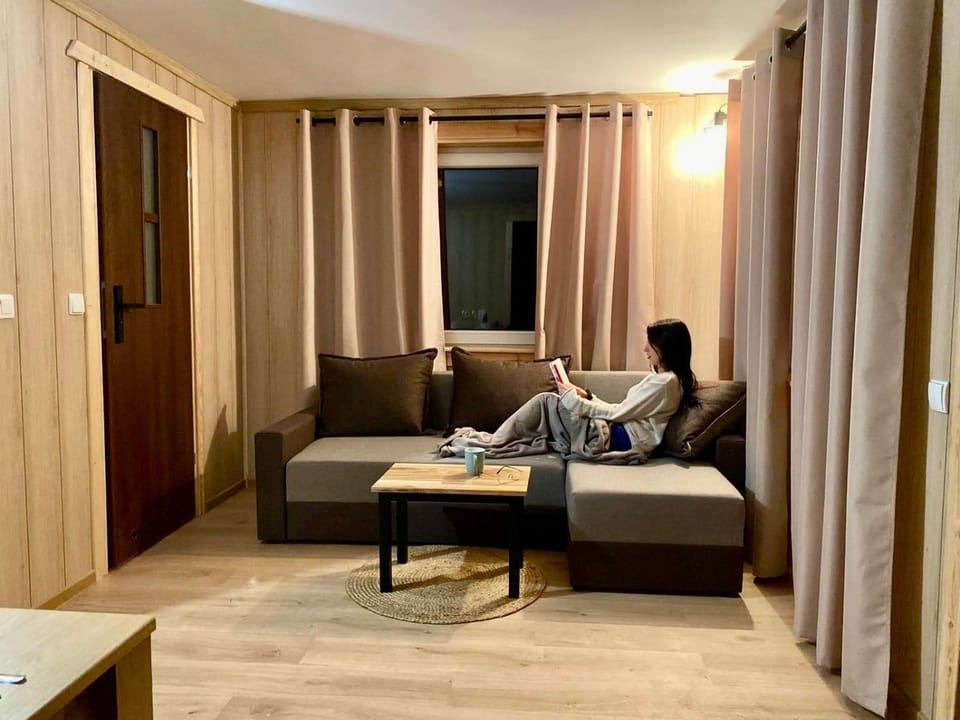 Bed, Living room, Photo of the whole room, Seating area, Bedroom