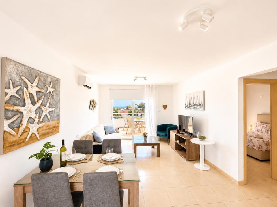 Living room, Seating area, Dinner