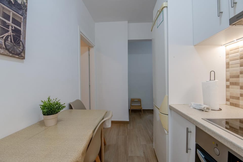 Kitchen or kitchenette, kitchen