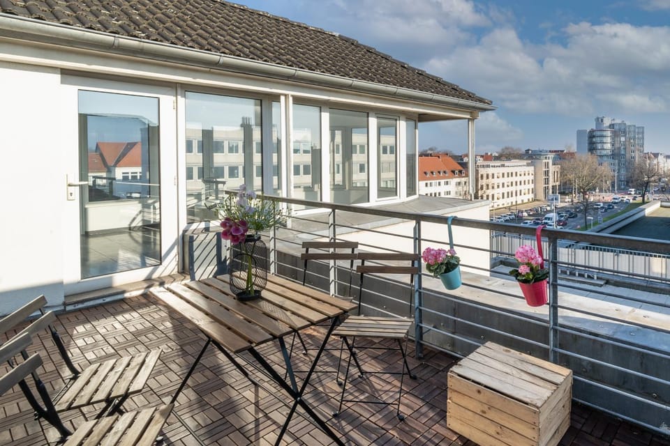 Property building, Balcony/Terrace, City view, Street view