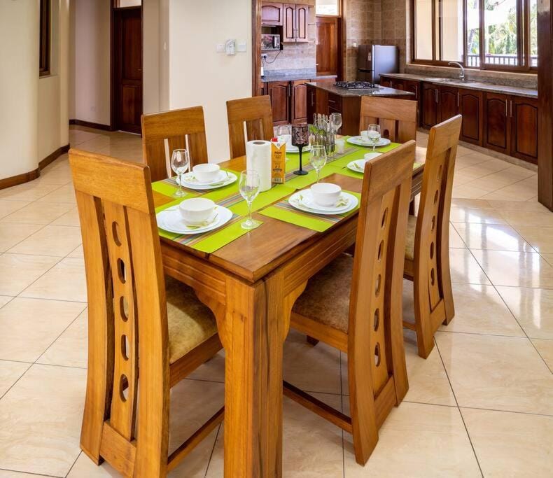 Dining area, Drinks