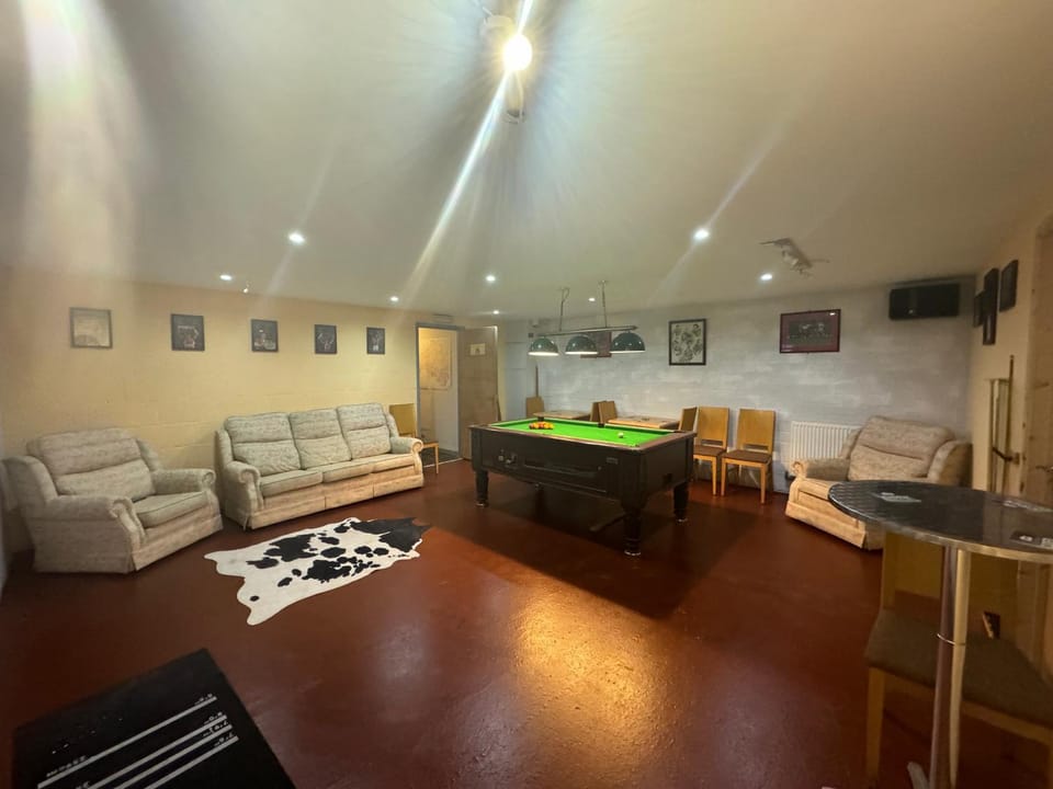 Billiard, Darts, Game Room