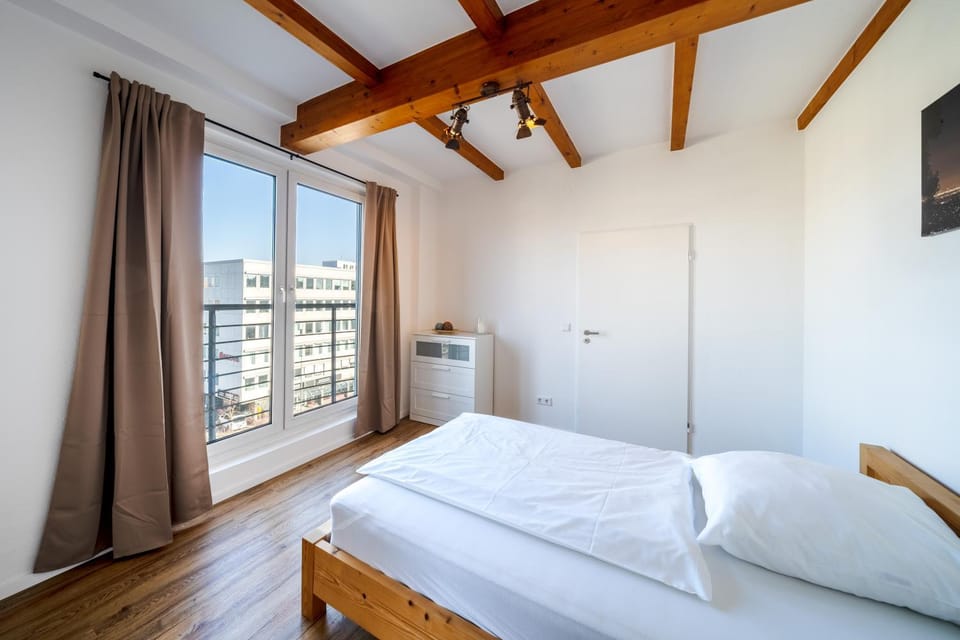 Bed, Photo of the whole room, Bedroom, City view, Street view