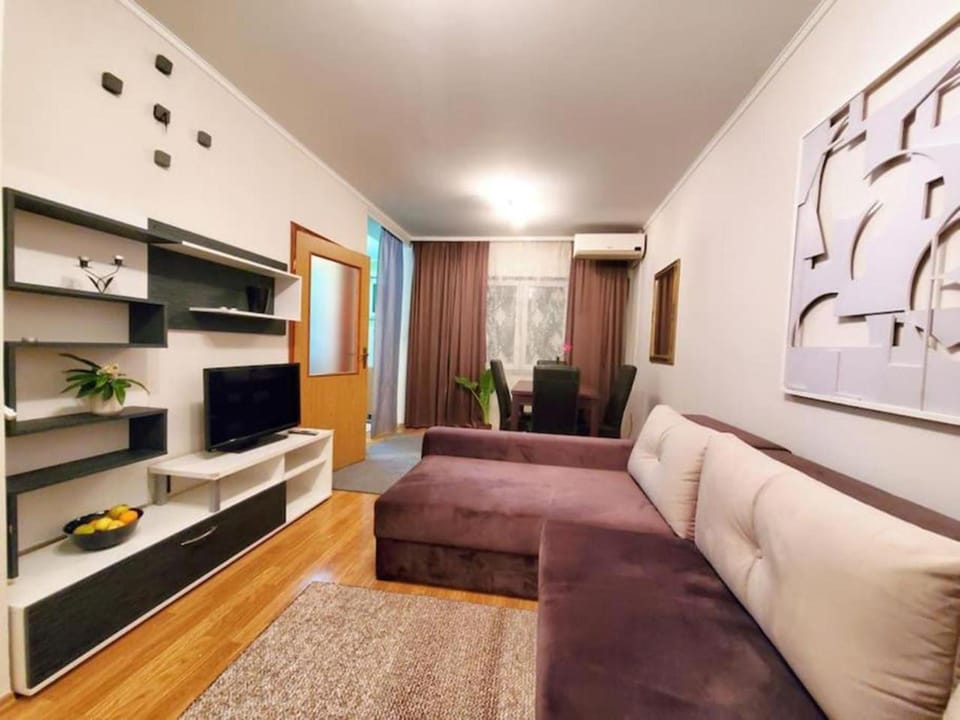 TV and multimedia, Living room, Dining area