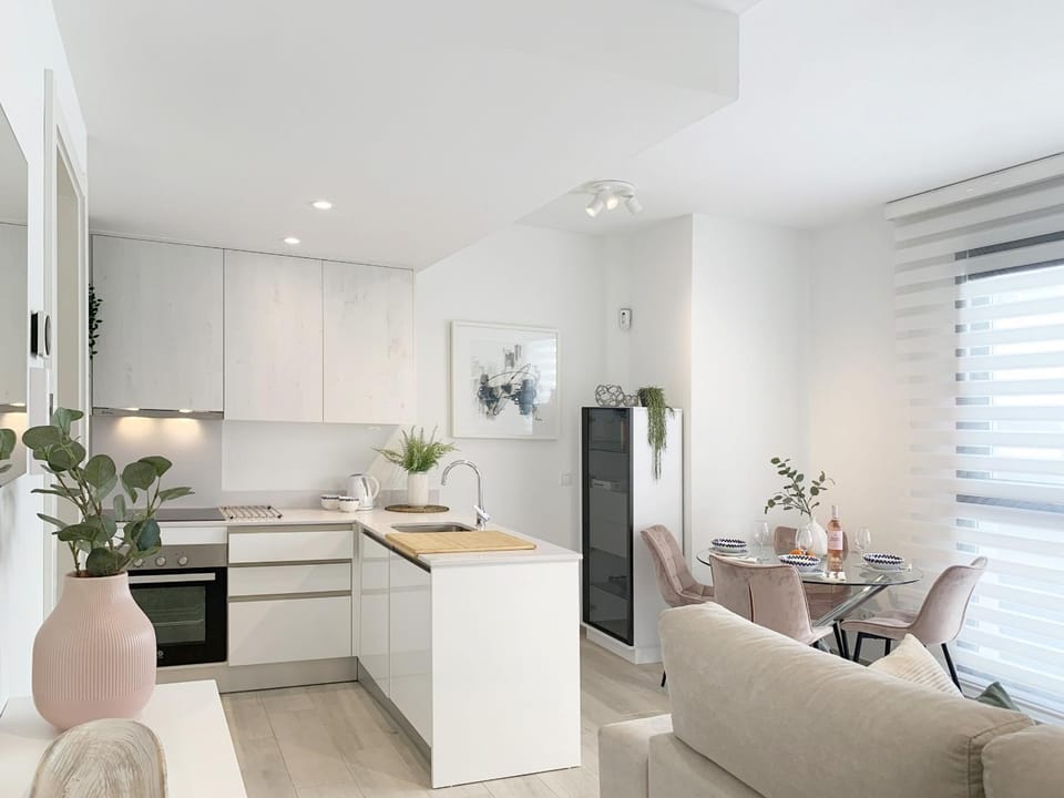 Kitchen or kitchenette, Living room