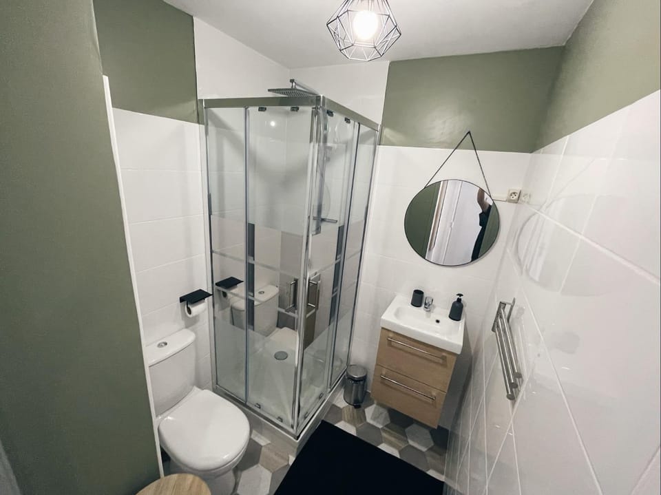 Shower, Toilet, Bathroom