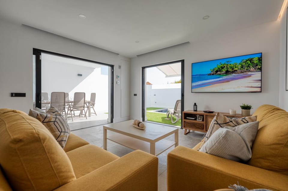 Communal lounge/ TV room, Living room