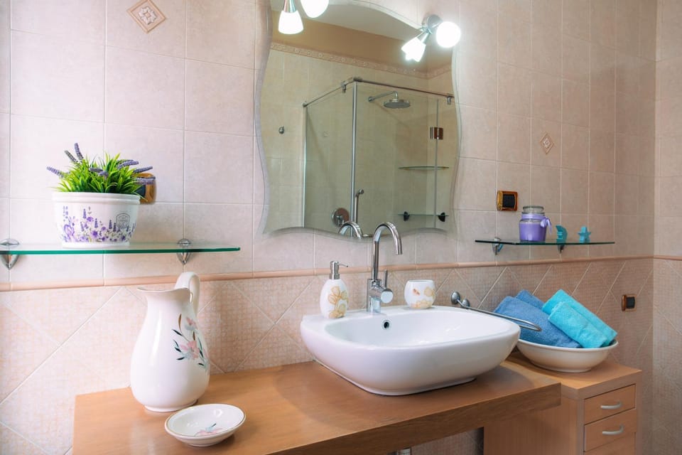 Shower, Bathroom, towels