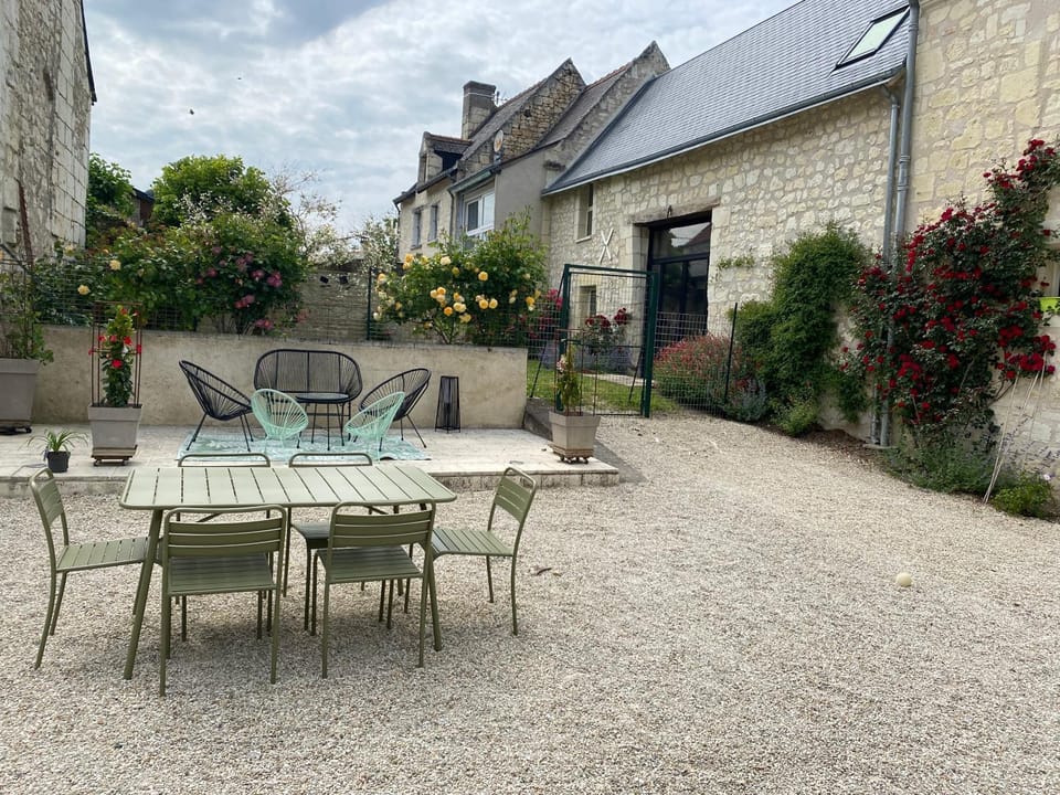 Logement Loire climatisé, La Halte de Cuze, aux abords de la Loire a vélo Apartment in Centre-Val de Loire