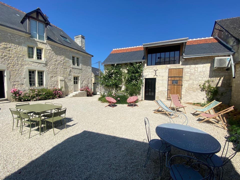Logement Loire climatisé, La Halte de Cuze, aux abords de la Loire a vélo Apartment in Centre-Val de Loire
