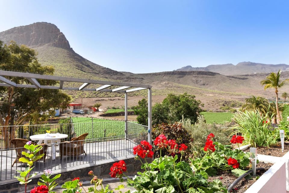 Balcony/Terrace, Mountain view