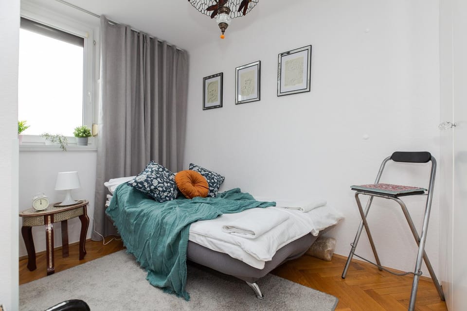Bed, Seating area, Bedroom