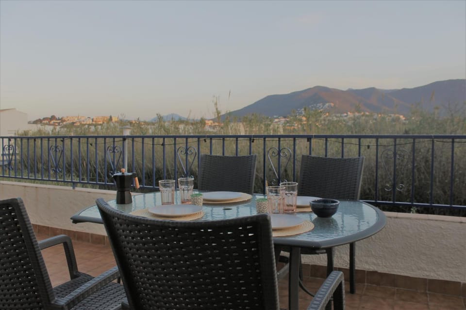 Balcony/Terrace, Mountain view