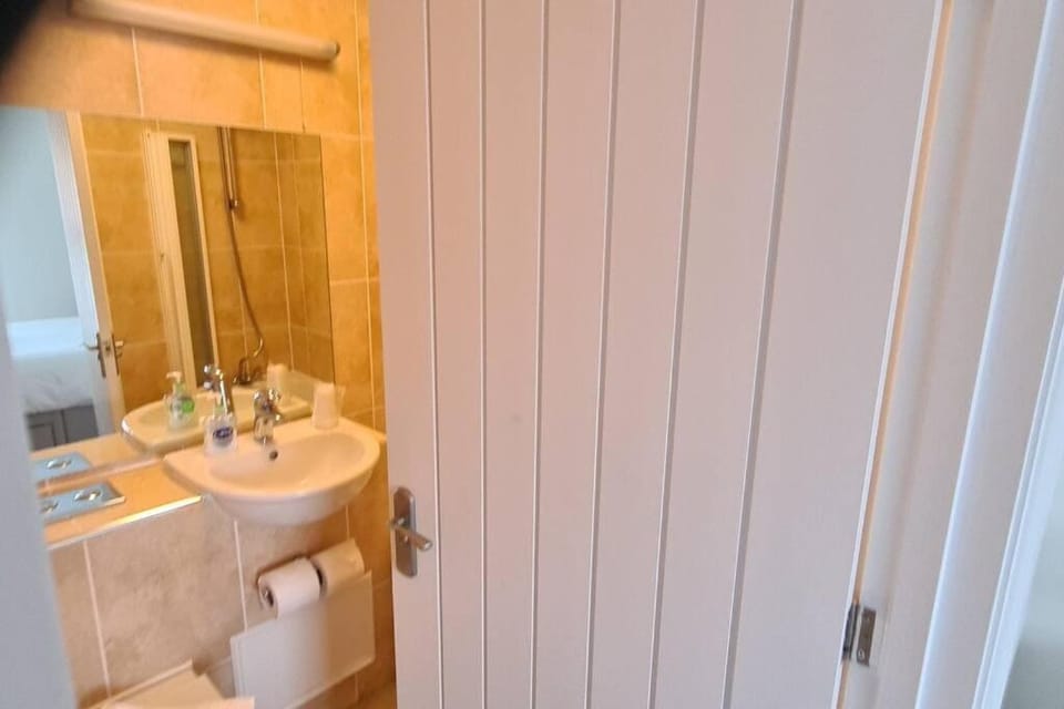 Beautiful 2-bed Apartment on Torquay seafront Apartment in Paignton