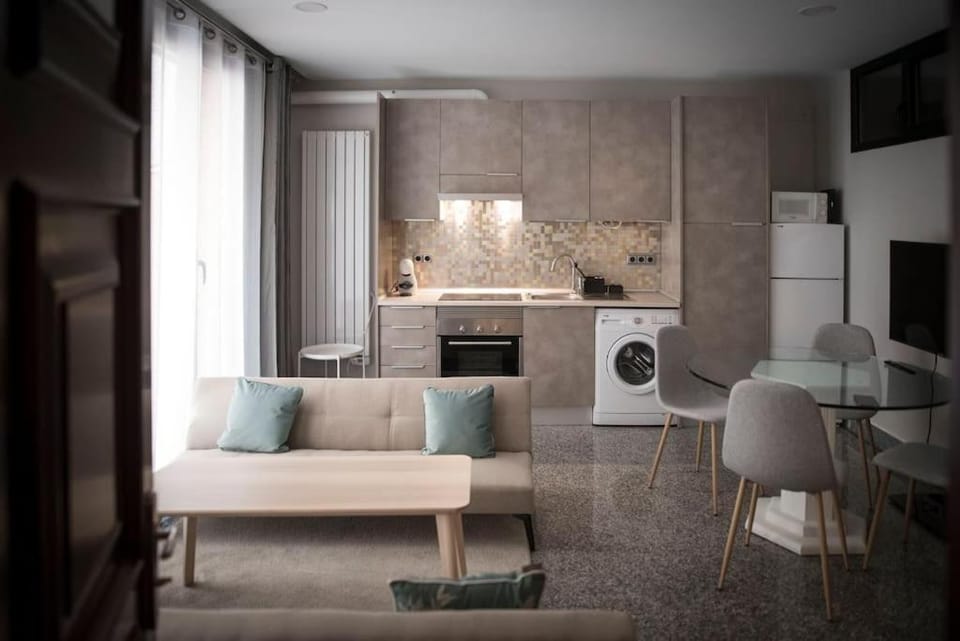 Apartamento en Centro Histórico con patio Romano Apartment in San Lorenzo de El Escorial