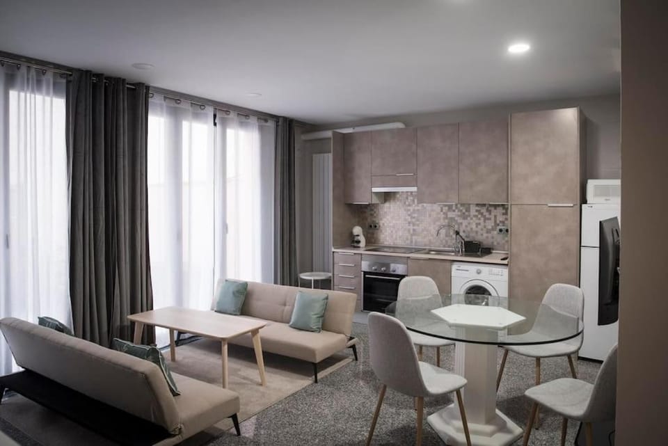 Apartamento en Centro Histórico con patio Romano Apartment in San Lorenzo de El Escorial