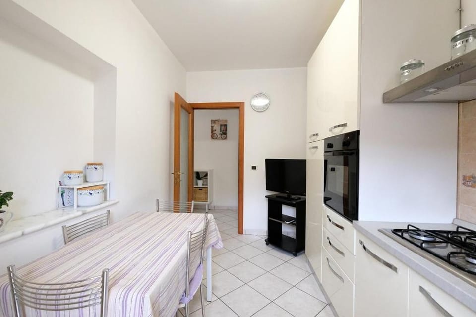 TV and multimedia, Kitchen or kitchenette, Living room, Dining area