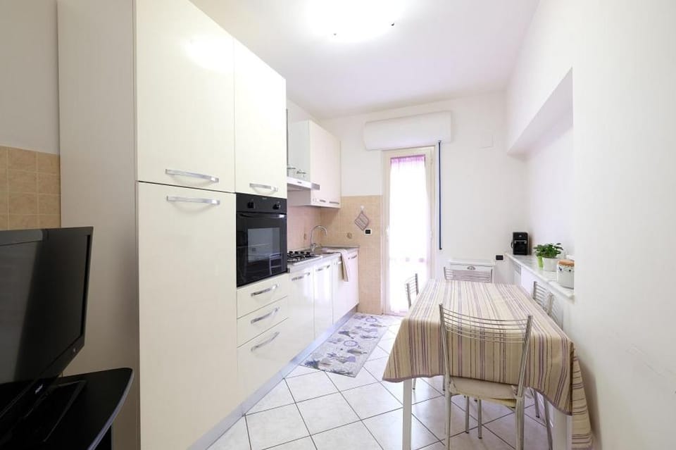 Kitchen or kitchenette, Living room, Dining area, stove