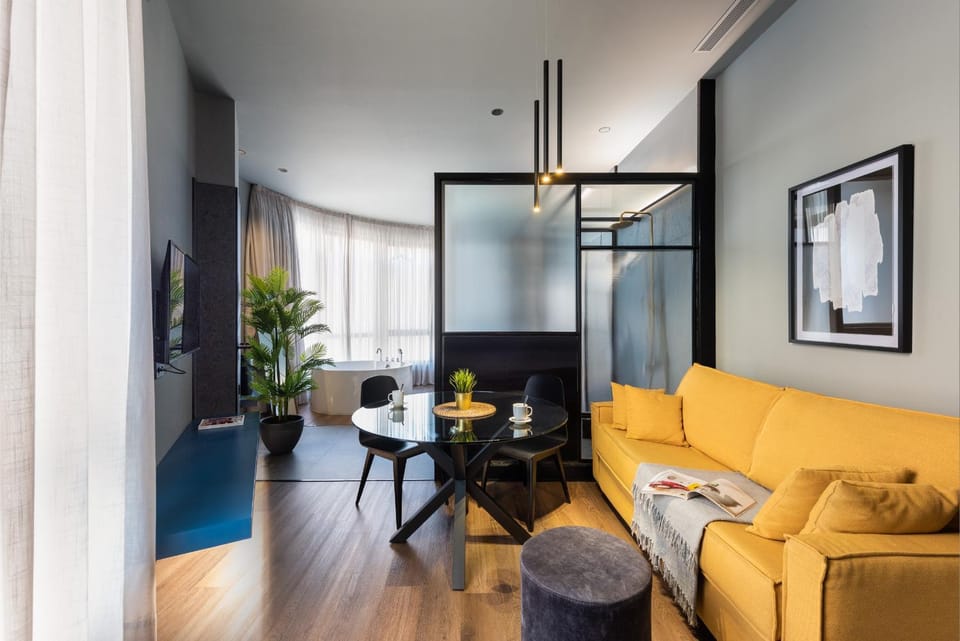 Living room, Seating area, Dining area