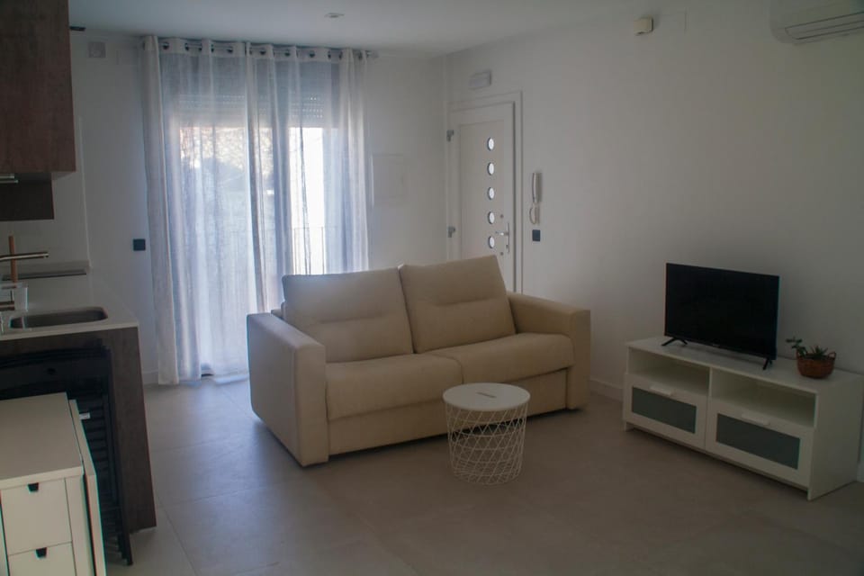 Kitchen or kitchenette, Living room, Seating area