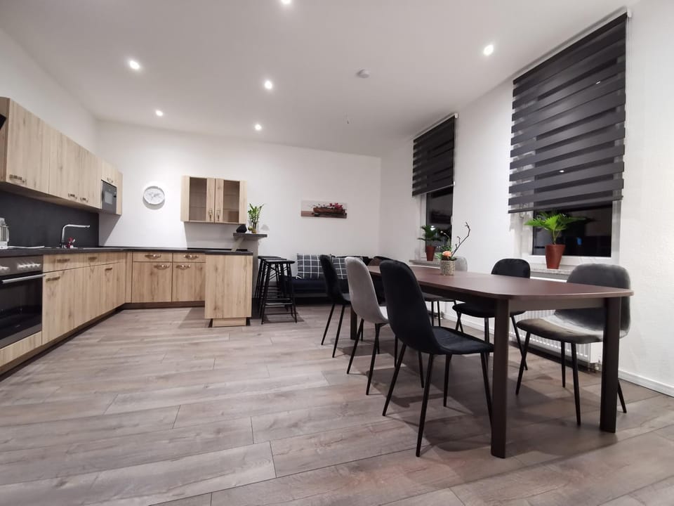 Kitchen or kitchenette, Lounge or bar