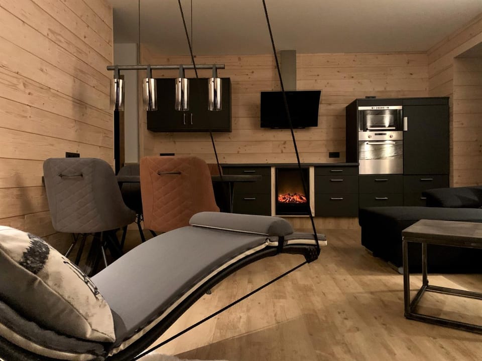 Kitchen or kitchenette, Living room, Seating area, Dining area