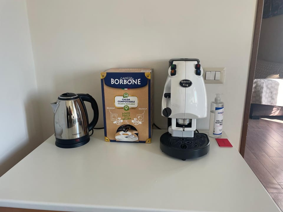Coffee/tea facilities, toaster