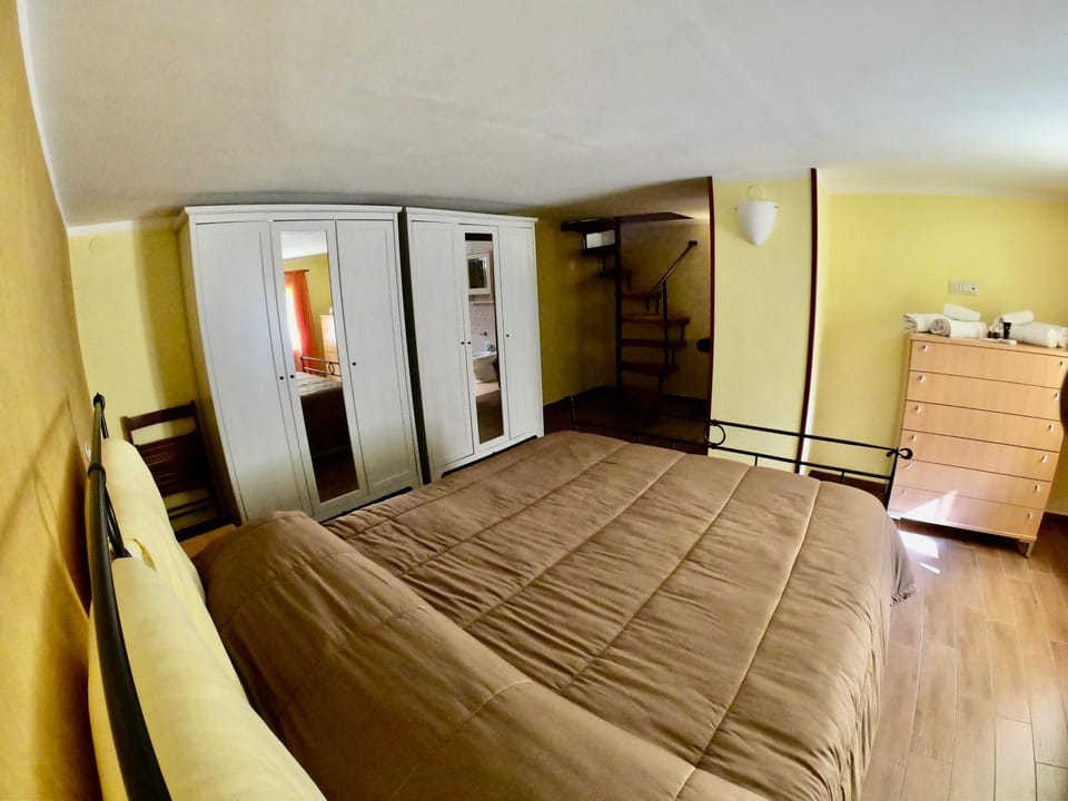 Bed, Bedroom, air conditioner