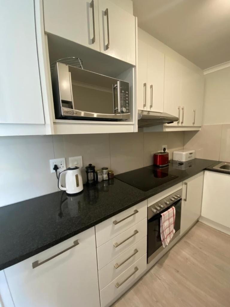 Paragon Domain Light And Airy Stylishly Decorated Apartment in Cape Town