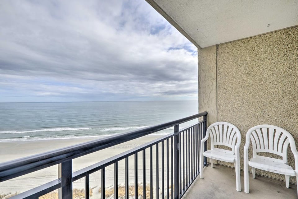 Oceanfront Condo w/ Views in North Myrtle Beach! House in North Myrtle Beach