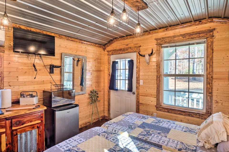 Sunny 'Catfish Cabin' w/ Views of Toledo Bend Cabin in Toledo Bend Reservoir