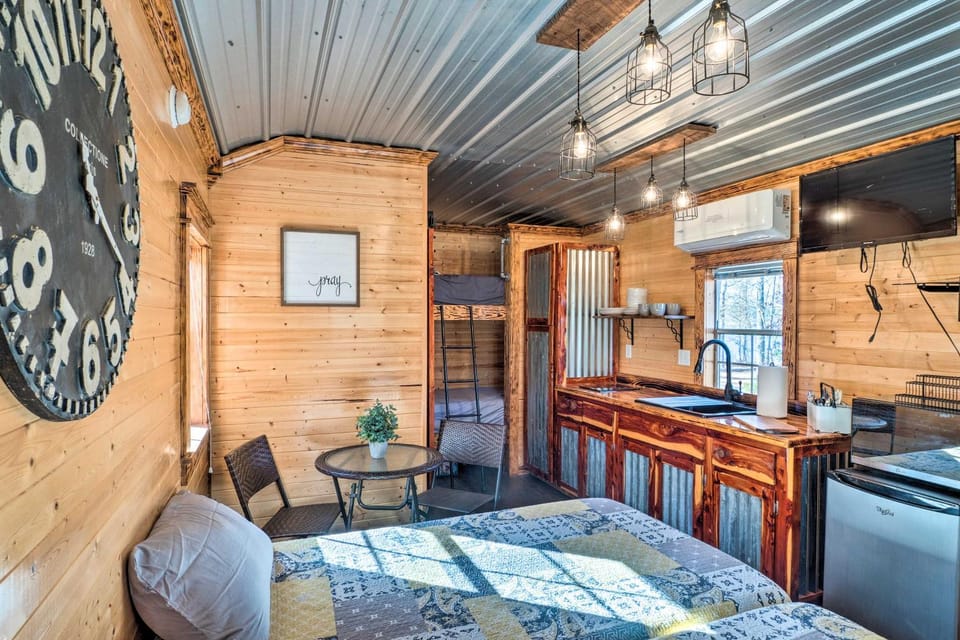 Sunny 'Catfish Cabin' w/ Views of Toledo Bend Cabin in Toledo Bend Reservoir
