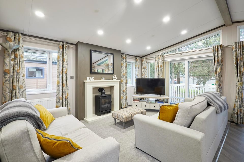 Communal lounge/ TV room, TV and multimedia, Living room, Seating area