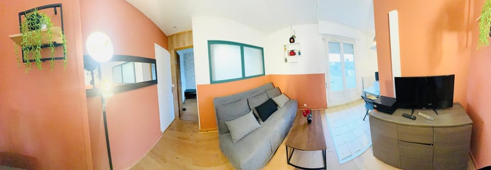 SUPERBE APPARTEMENT 2 PIÈCES AVEC GRANDE TERRASSE Apartment in Île-de-France