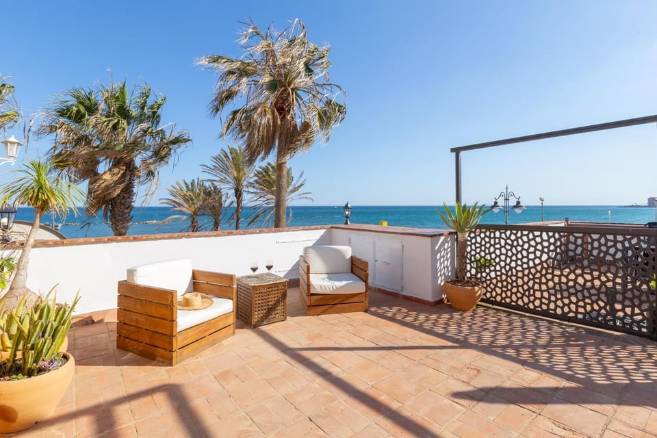 Property building, Balcony/Terrace, Living room