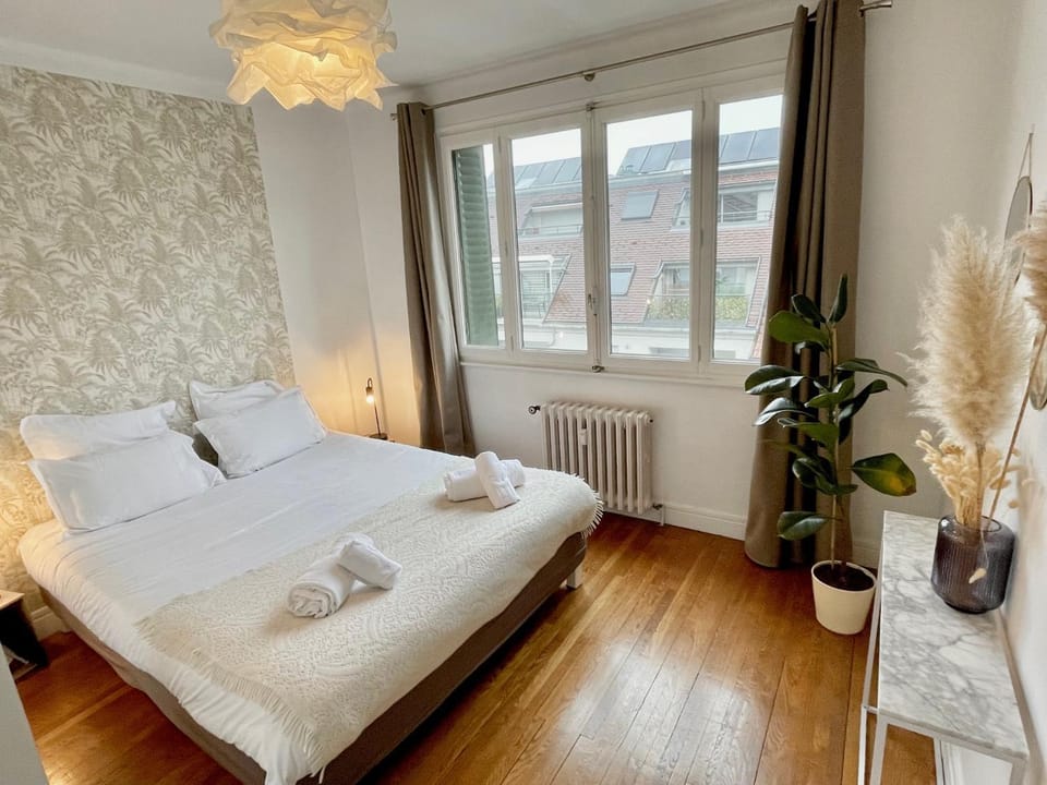 Bed, Bedroom