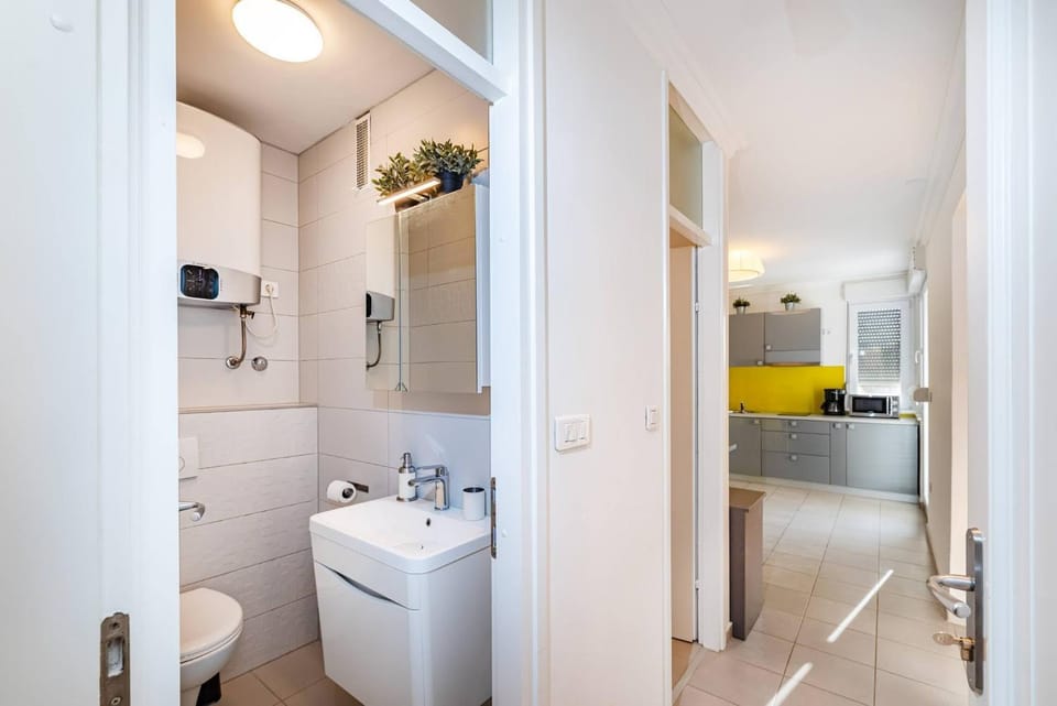 Bathroom, Kitchen or kitchenette