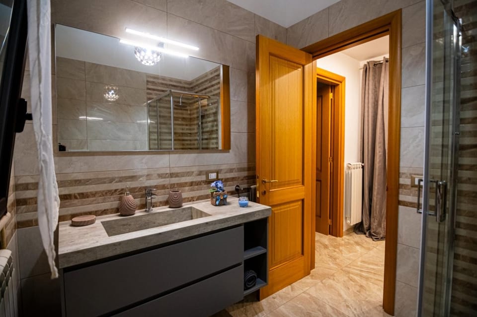 Shower, Bathroom, towels