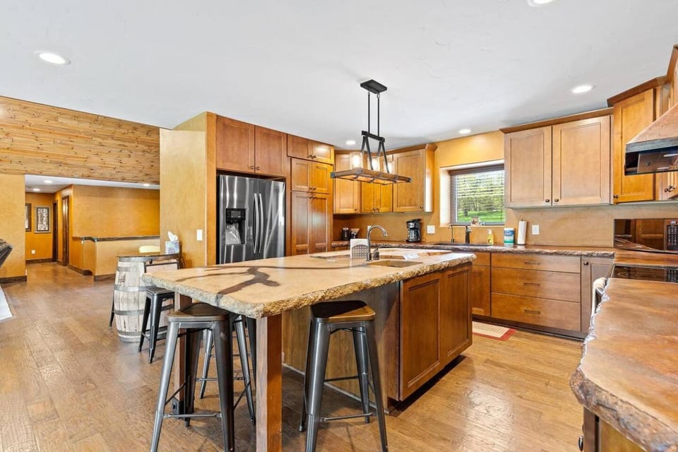 Larkspur Hills House in North Lawrence