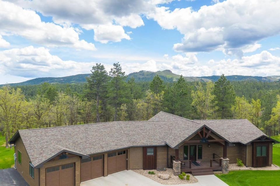Larkspur Hills House in North Lawrence
